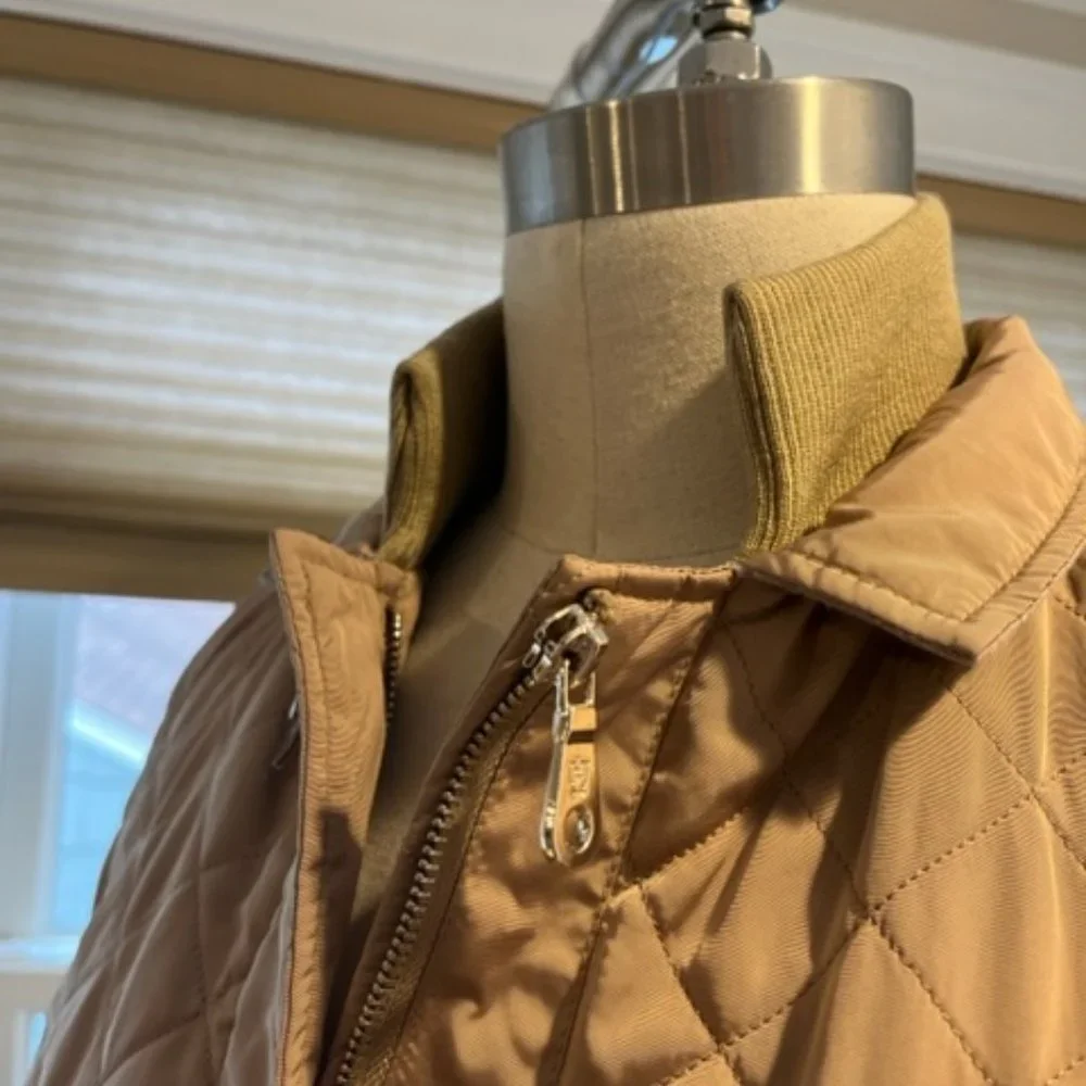 Massimo Dutti Woman's Fall Jacket- size Medium but fits like a small. - Picture 3 of 9